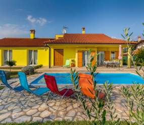 Delightful villa with pool for 6 persons