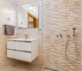 Delightful villa with pool for 6 persons