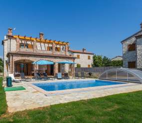 Beautifull stone Villa with pool for 8 persons