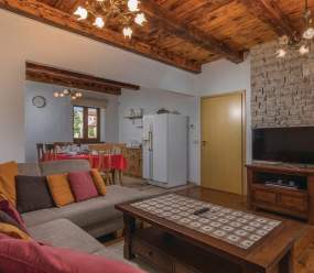 Bellissima villa in pietra con piscina al riscaldamento