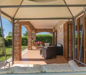 Bellissima villa in pietra con piscina al riscaldamento
