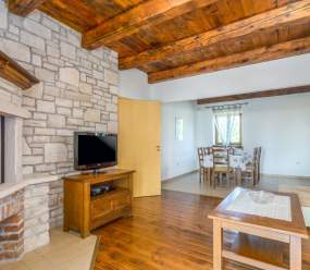 Beautifull stone Villa with pool for 8 persons