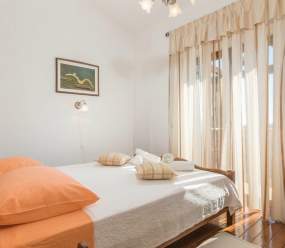 Bellissima villa in pietra con piscina al riscaldamento