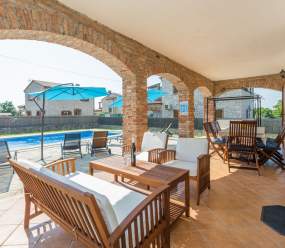 Beautifull stone Villa with pool for 8 persons
