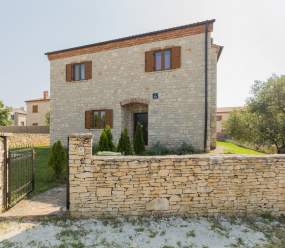 Beautifull stone Villa with pool for 8 persons