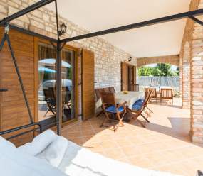 Beautifull stone Villa with pool for 8 persons