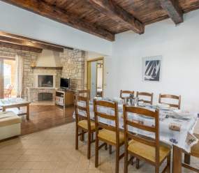 Beautifull stone Villa with pool for 8 persons