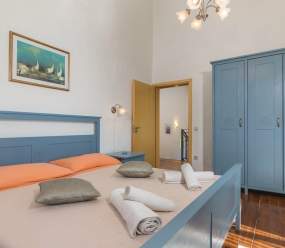 Bellissima villa in pietra con piscina al riscaldamento