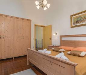 Bellissima villa in pietra con piscina al riscaldamento