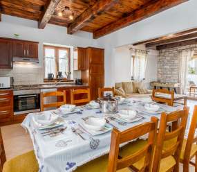 Beautifull stone Villa with pool for 8 persons