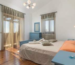 Bellissima villa in pietra con piscina al riscaldamento