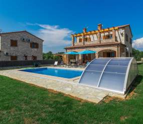 Beautifull stone Villa with pool for 8 persons