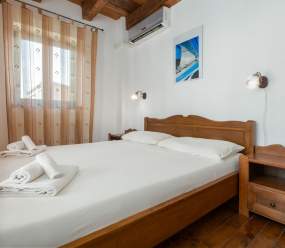 Beautifull stone Villa with pool for 8 persons