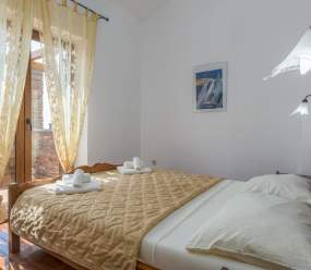 Beautifull stone Villa with pool for 8 persons