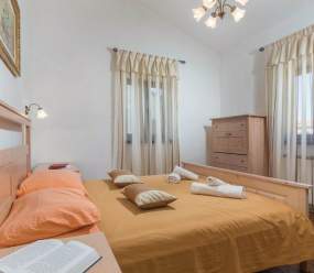 Bellissima villa in pietra con piscina al riscaldamento