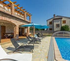 Beautifull stone Villa with pool for 8 persons