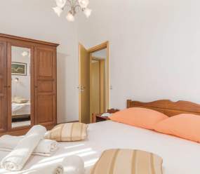 Bellissima villa in pietra con piscina al riscaldamento