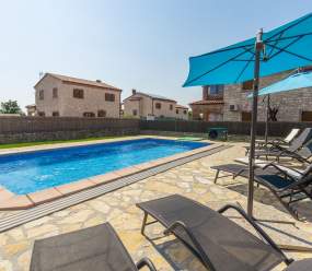 Beautifull stone Villa with pool for 8 persons