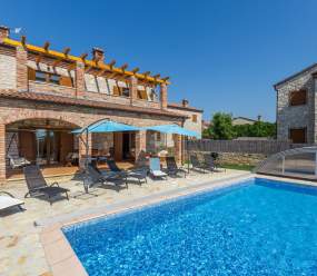 Beautifull stone Villa with pool for 8 persons