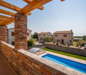 Beautifull stone Villa with pool for 8 persons