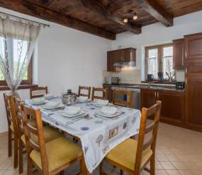 Beautifull stone Villa with pool for 8 persons
