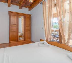 Beautifull stone Villa with pool for 8 persons