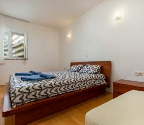 One-bedroom apartment ALBIS with balcony and parking in Rovinj