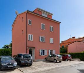 One-bedroom apartment ALBIS with balcony and parking in Rovinj