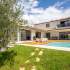 Modern Villa with 4 bedrooms and pool near Pula