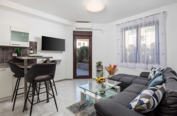 Apartment Isola with terrace and parking