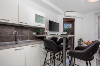 Apartment Isola with terrace and parking