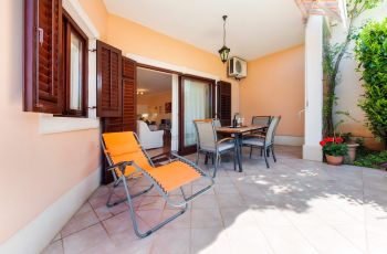 Olea Magica / 2B Apt Buza with garden