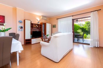 Olea Magica / 2B Apt Buza with garden