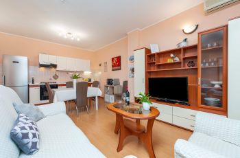 Olea Magica / 2B Apt Buza with garden