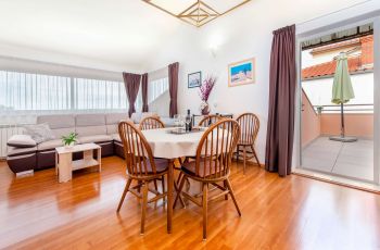 Olea Magica / 2B Apt Bianchera with terrace