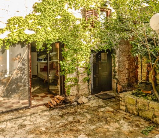 Holiday House Cave Romana