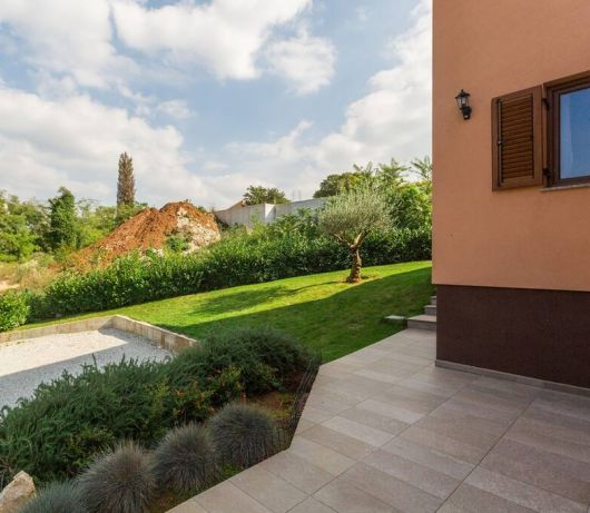 Villa Marina with pool, BBQ & parking near Poreč