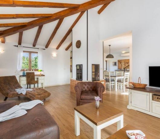 Villa Marina with pool, BBQ & parking near Poreč