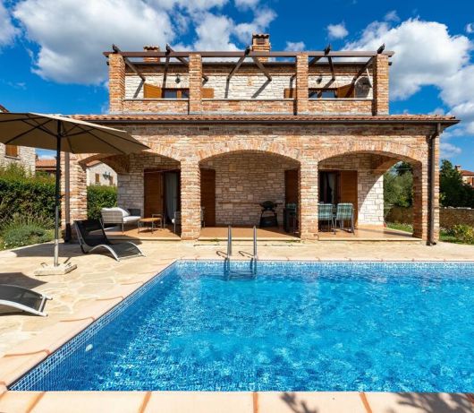 Rustic Villa Lara with pool