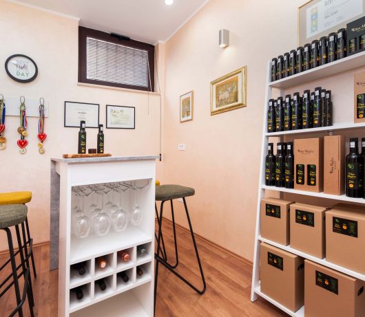Olea Magica / 2B Apt Buza with garden