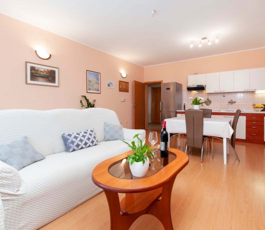 Olea Magica / 2B Apt Buza with garden