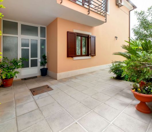 Olea Magica / 2B Apt Buza with garden