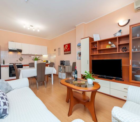 Olea Magica / 2B Apt Buza with garden