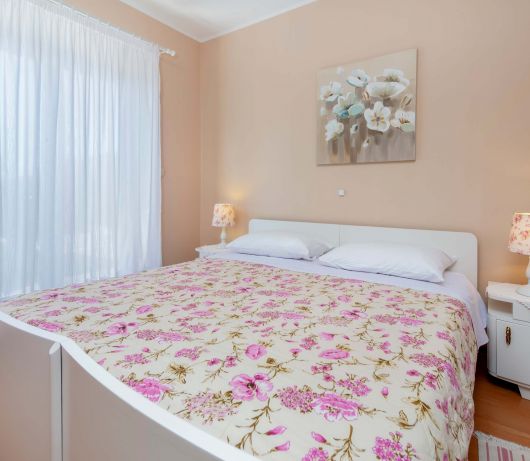 Olea Magica / 2B Apt Buza with garden