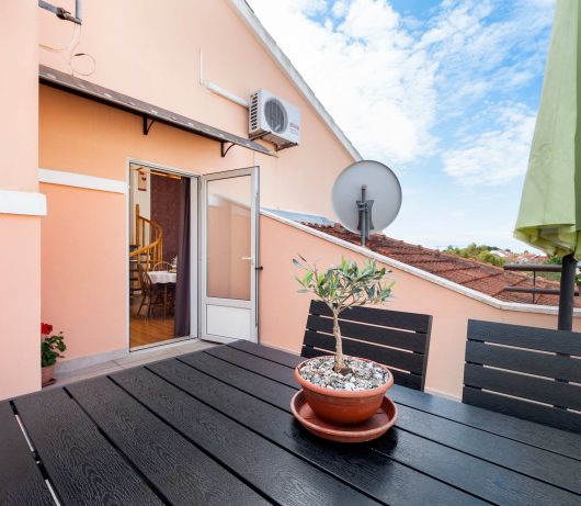 Olea Magica / 2B Apt Bianchera with terrace