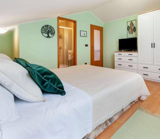 Olea Magica / 2B Apt Bianchera with terrace