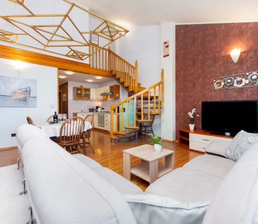 Olea Magica / 2B Apt Bianchera with terrace