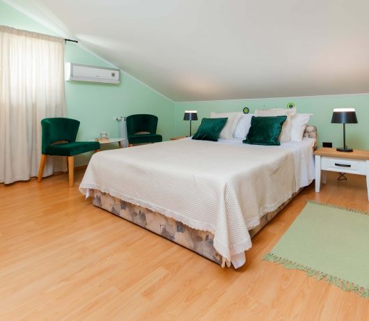 Olea Magica / 2B Apt Bianchera with terrace