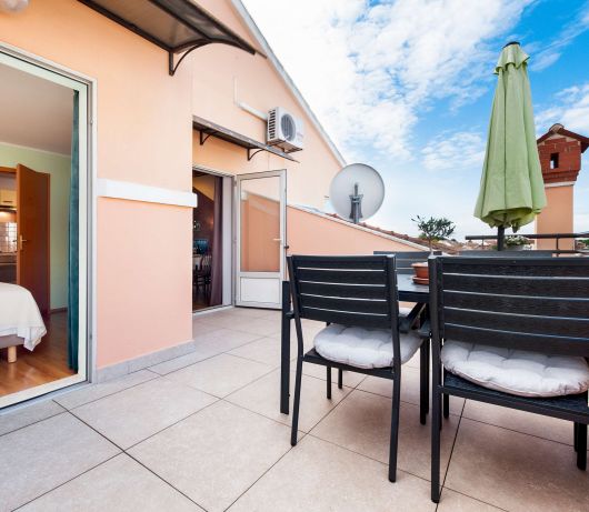 Olea Magica / 2B Apt Bianchera with terrace