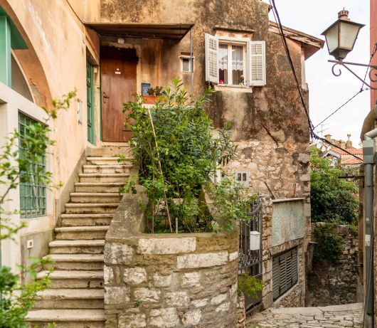 Secret Steps Apartment